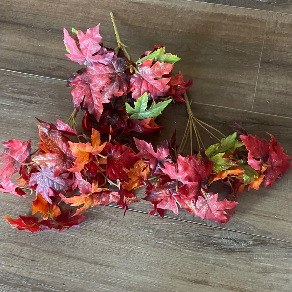3 Vibrant Autumn Faux Silk Leaf Stems - Picture 3 of 3
